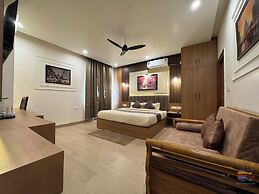 Vaidik Palace - 800 mtr from Prem Mandir