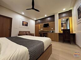 Vaidik Palace - 800 mtr from Prem Mandir