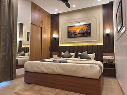 Vaidik Palace - 800 mtr from Prem Mandir