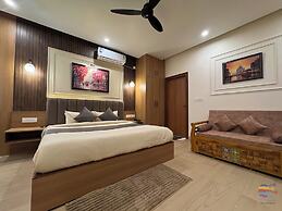 Vaidik Palace - 800 mtr from Prem Mandir