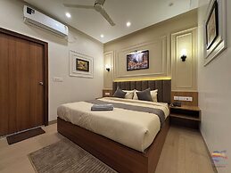 Vaidik Palace - 800 mtr from Prem Mandir