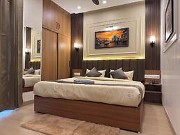 Vaidik Palace - 800 mtr from Prem Mandir