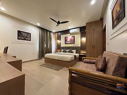 Vaidik Palace - 800 mtr from Prem Mandir