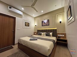 Vaidik Palace - 800 mtr from Prem Mandir