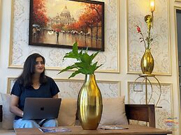 Vaidik Palace - 800 mtr from Prem Mandir