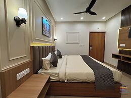 Vaidik Palace - 800 mtr from Prem Mandir