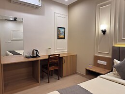 Vaidik Palace - 800 mtr from Prem Mandir
