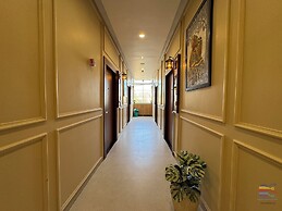 Vaidik Palace - 800 mtr from Prem Mandir