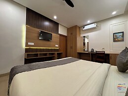 Vaidik Palace - 800 mtr from Prem Mandir