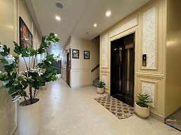 Vaidik Palace - 800 mtr from Prem Mandir