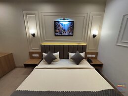 Vaidik Palace - 800 mtr from Prem Mandir