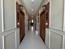 Vaidik Palace - 800 mtr from Prem Mandir