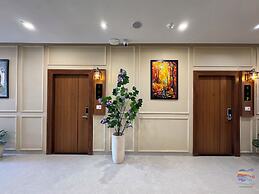 Vaidik Palace - 800 mtr from Prem Mandir