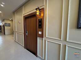 Vaidik Palace - 800 mtr from Prem Mandir