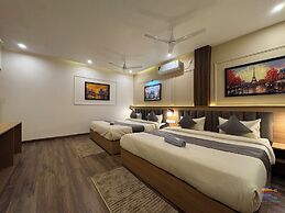 Vaidik Palace - 800 mtr from Prem Mandir