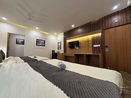 Vaidik Palace - 800 mtr from Prem Mandir