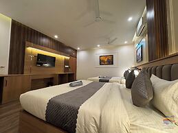 Vaidik Palace - 800 mtr from Prem Mandir