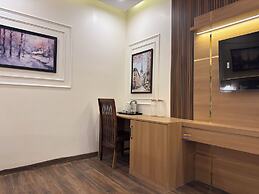 Vaidik Palace - 800 mtr from Prem Mandir