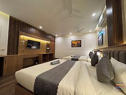 Vaidik Palace - 800 mtr from Prem Mandir