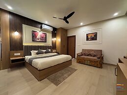 Vaidik Palace - 800 mtr from Prem Mandir