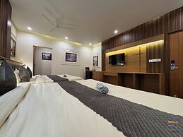 Vaidik Palace - 800 mtr from Prem Mandir