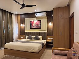Vaidik Palace - 800 mtr from Prem Mandir