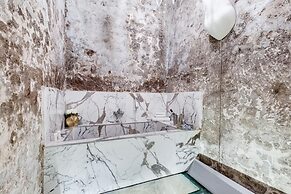 Spanish Queen Apartment