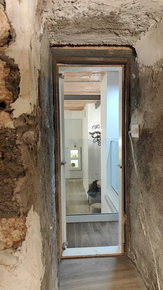 Spanish Queen Apartment