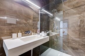 Spanish Queen Apartment