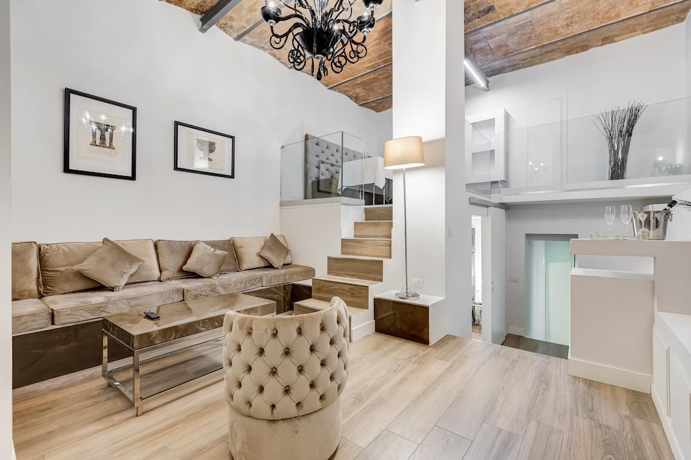 Spanish Queen Apartment