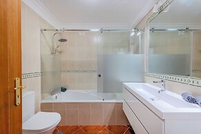 Sao Rafael TownHouse with Pool