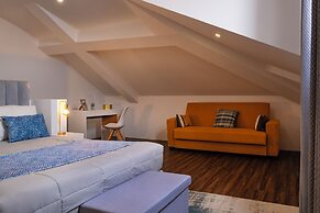Snuggly Corner by Trip2Portugal