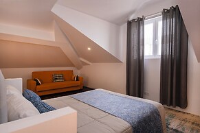 Snuggly Corner by Trip2Portugal