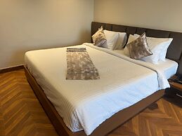 Hotel Golden Bird