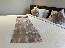Hotel Golden Bird
