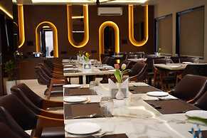 Hotel Golden Bird