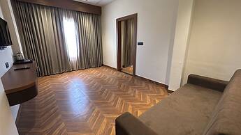 Hotel Golden Bird