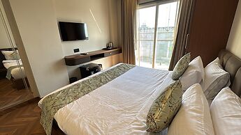 Hotel Golden Bird