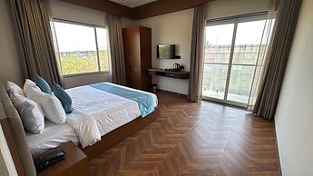 Hotel Golden Bird