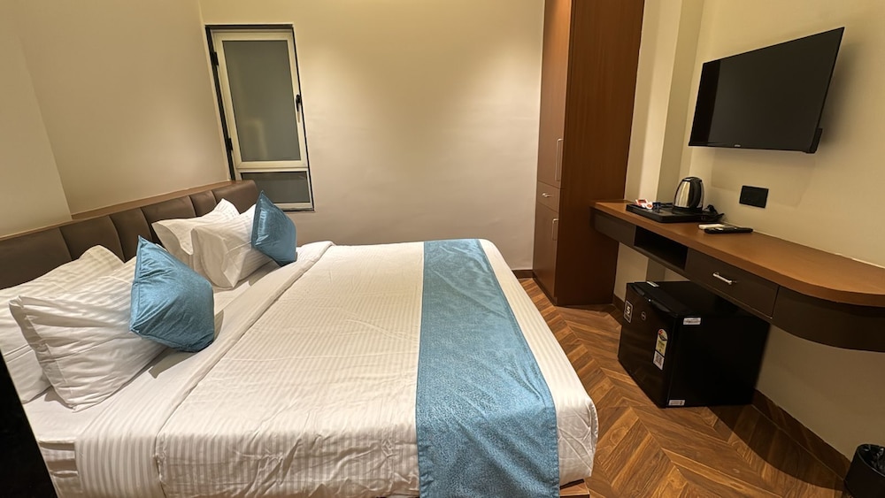Hotel Golden Bird