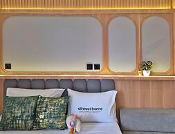 HomeWood By SanLiving - Studio