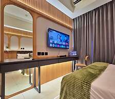 HomeWood By SanLiving - Studio