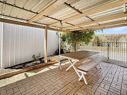 Comfortable 3-bed Home in Marangaroo