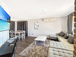 Comfortable 3-bed Home in Marangaroo