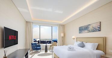LUX Iconic Views at Palm Tower Studio 5