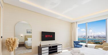 LUX Iconic Views at Palm Tower Studio 5