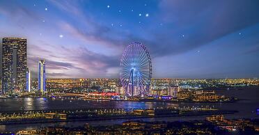 LUX Iconic Views at Palm Tower Studio 5