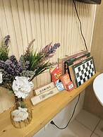 A & K Vibes Modern Quezon City Stay