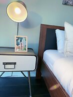 Maple Crown Suites - Free Parking