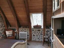 Rustic Mont-dore Family Cottage